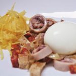 Huevos mollete con migas de chipirón | Cuina Canela Fina