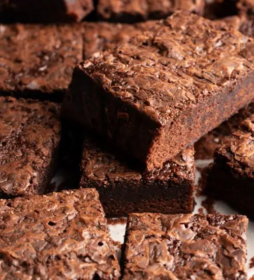 delicioso-arreglo-brownies-alto-angulo (1)